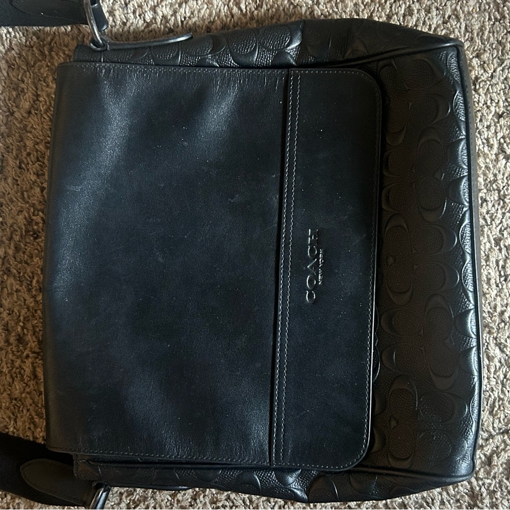 Coach Black Messenger Bag Sleek Leather Design